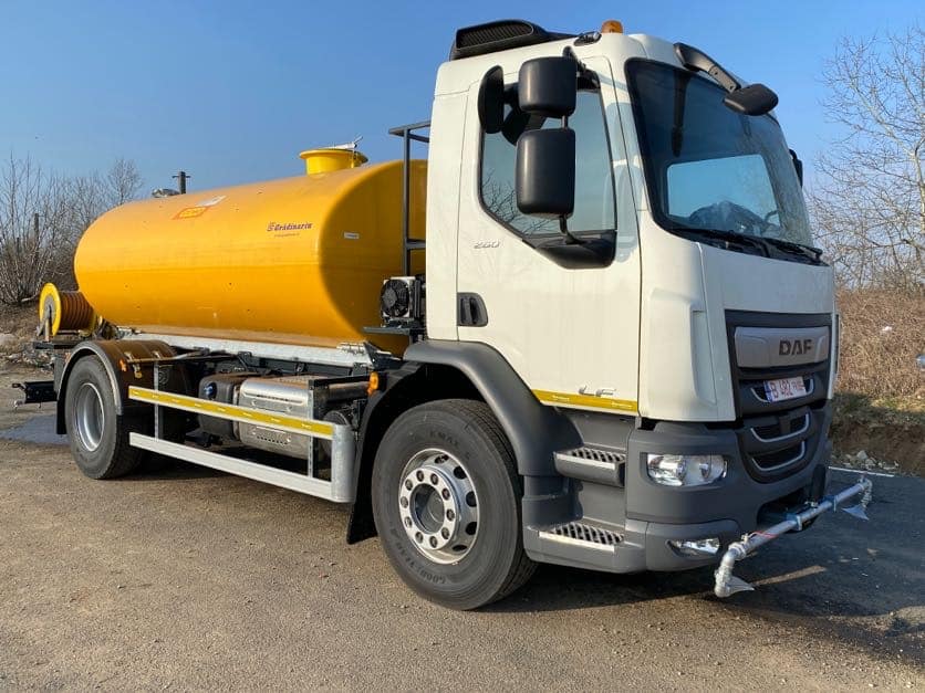 Închiriere automăturători și autostropitori cu operator inclus 8 Automăturătoare Erdemli S-Power pe șasiu Renault - Grădinariu